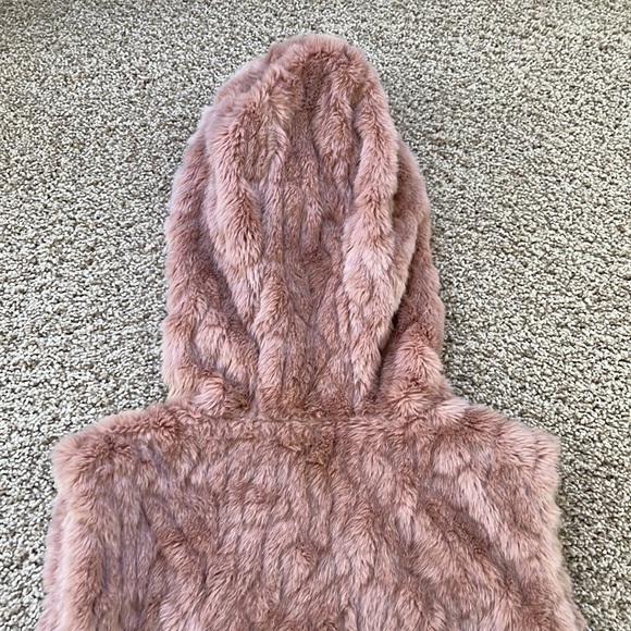 Express Pink Faux Fur Hooded Vest Pockets Hook & Eye Closure Warm Cozy M/L Boho - Picture 7 of 15